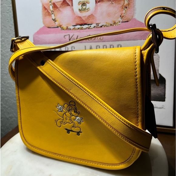 Coach limited Edirion Patricia Saddle Glove With Mickey Crossbody Banana… - Picture 4 of 15